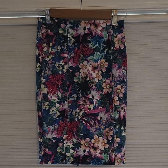 Guess Floral Pencil Skirt - Multicolor - Picture 1 of 5